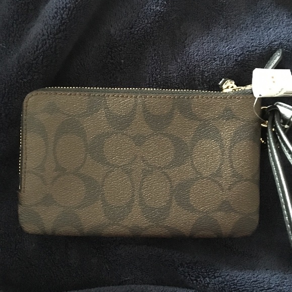 NWT Coach Wristlet - Picture 5 of 6